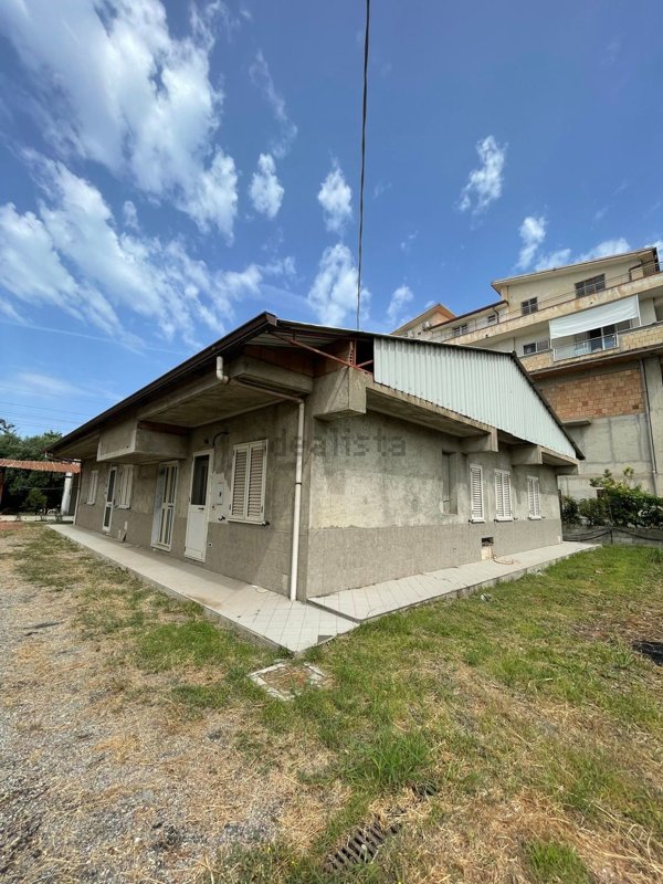 casa indipendente in vendita ad Amantea