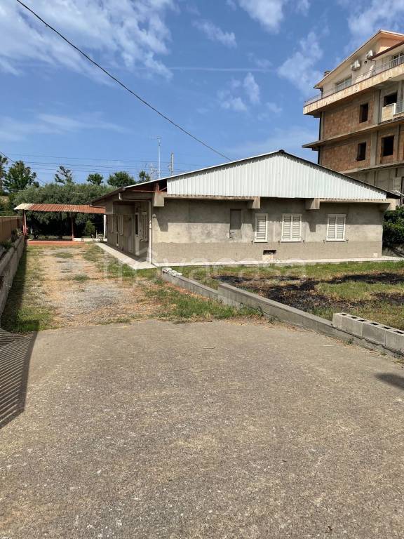 casa indipendente in vendita ad Amantea