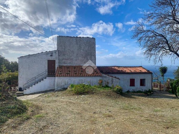 casa indipendente in vendita ad Amantea