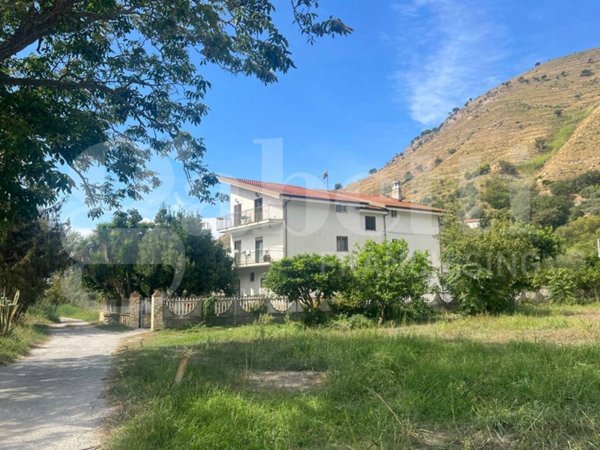 casa indipendente in vendita ad Amantea