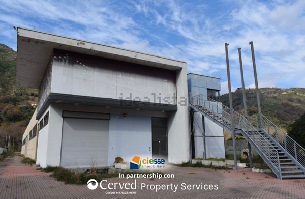 capannone in vendita ad Amantea