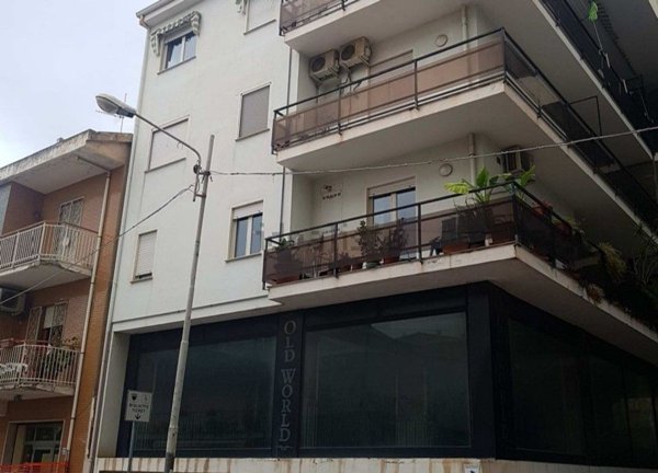 locale commerciale in vendita ad Amantea