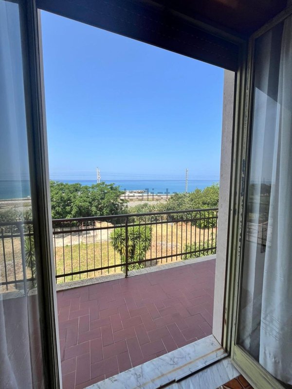 casa indipendente in vendita ad Amantea in zona Coreca