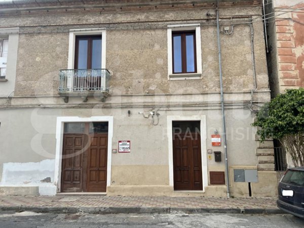 locale commerciale in vendita ad Amantea