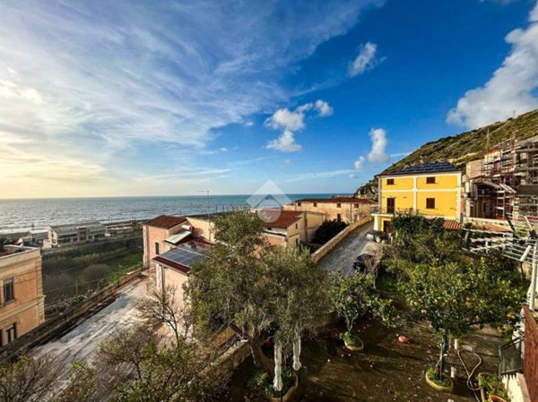 casa indipendente in vendita ad Amantea