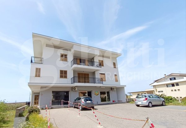 locale commerciale in vendita ad Amantea