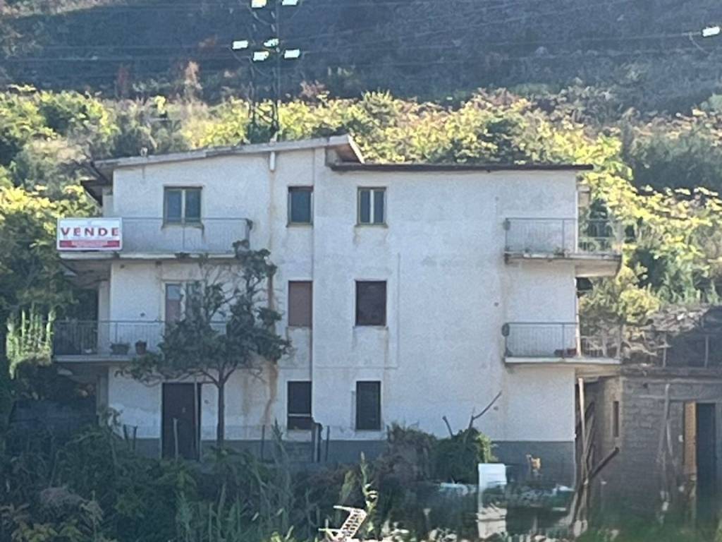 casa indipendente in vendita ad Amantea