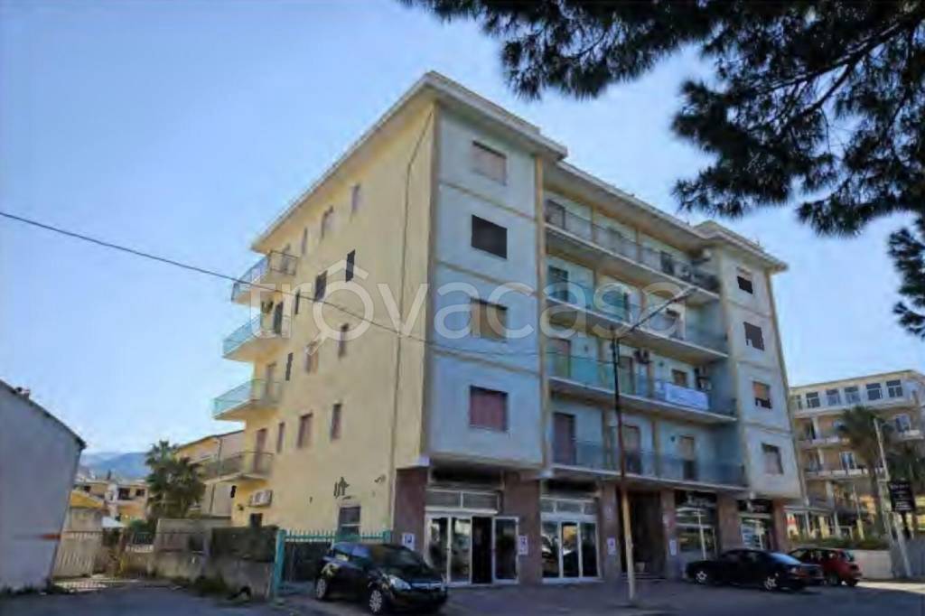 negozio in vendita ad Amantea