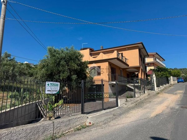 casa indipendente in vendita ad Amantea in zona Coreca