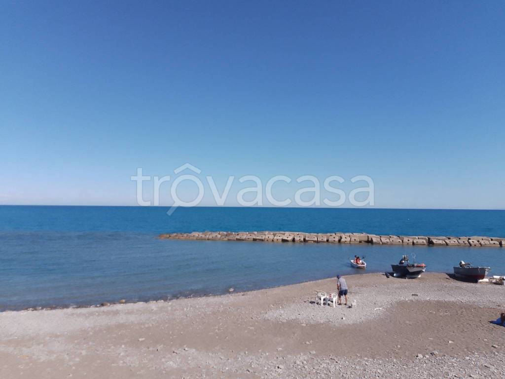 casa indipendente in vendita ad Amendolara in zona Marina di Amendolara