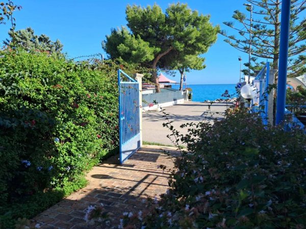 casa indipendente in vendita ad Amendolara in zona Marina di Amendolara