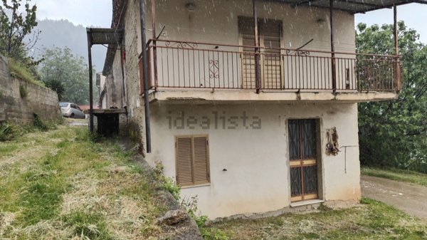 casa indipendente in vendita ad Aprigliano in zona Corte