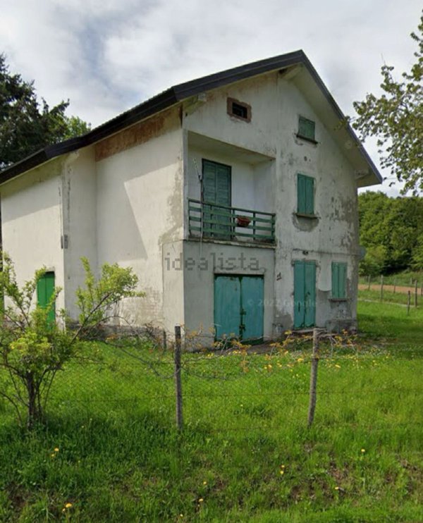 pentavano in vendita ad Aprigliano in zona Corte