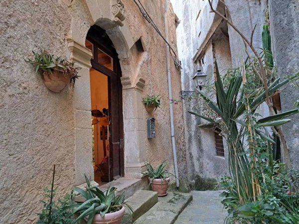 pentavano in vendita a Belmonte Calabro in zona Santa Barbara