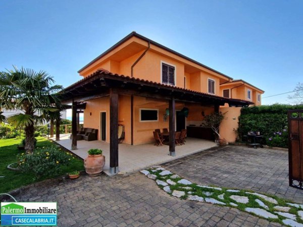 casa indipendente in vendita a Belvedere Marittimo