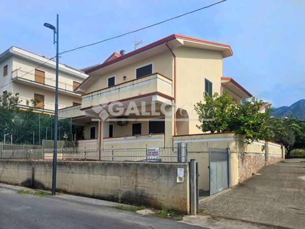 casa indipendente in vendita a Belvedere Marittimo
