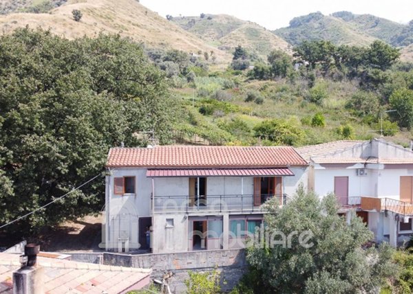 casa indipendente in vendita a Belvedere Marittimo