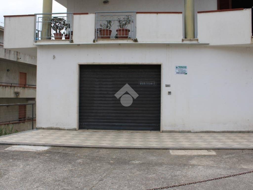 locale commerciale in vendita a Belvedere Marittimo