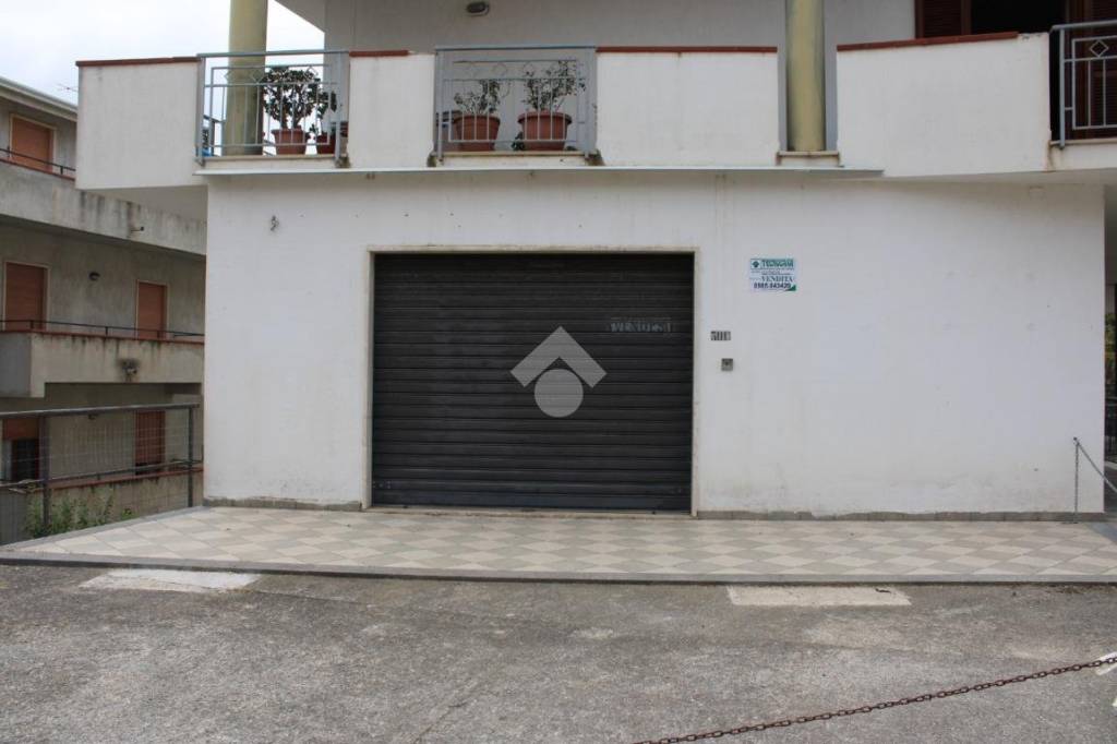 locale commerciale in vendita a Belvedere Marittimo