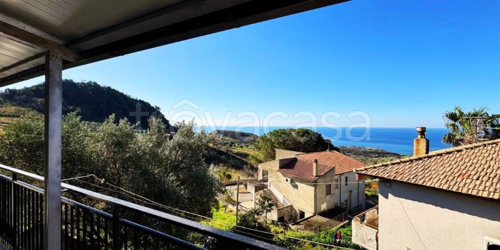 casa indipendente in vendita a Belvedere Marittimo