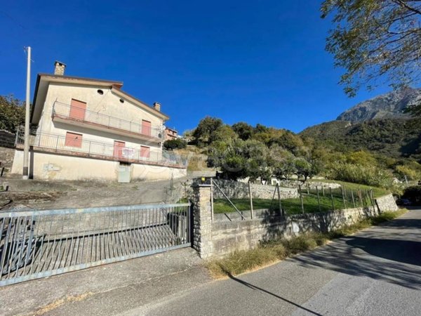 casa indipendente in vendita a Belvedere Marittimo