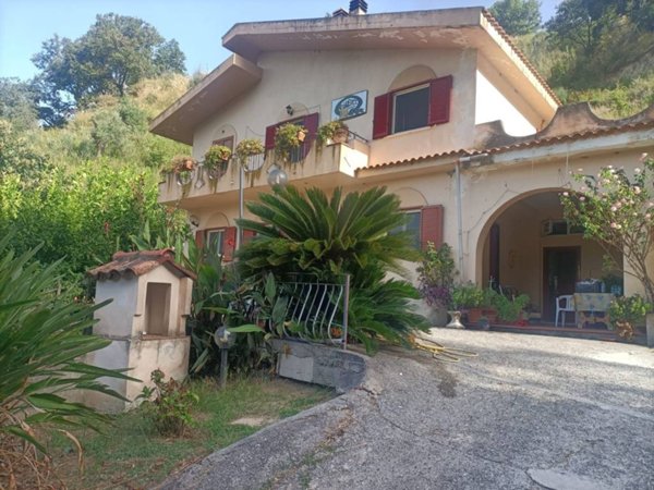 casa indipendente in vendita a Belvedere Marittimo