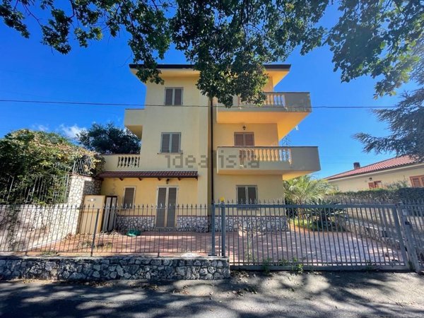 casa indipendente in vendita a Belvedere Marittimo