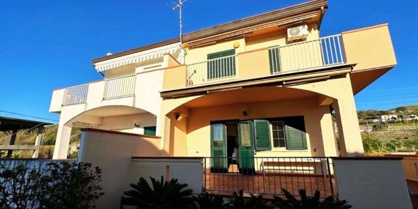 casa indipendente in vendita a Belvedere Marittimo