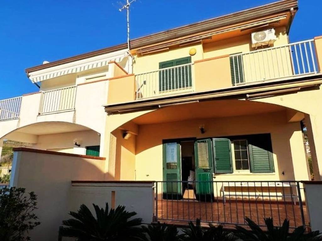 casa indipendente in vendita a Belvedere Marittimo