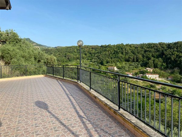 casa indipendente in vendita a Belvedere Marittimo