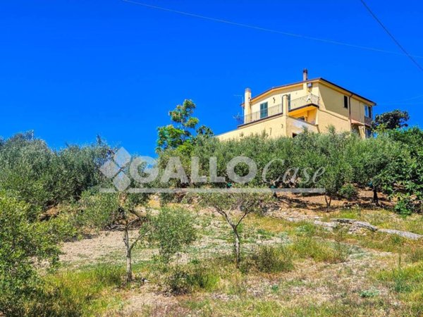 intera palazzina in vendita a Belvedere Marittimo
