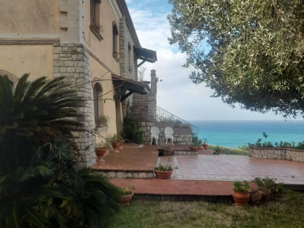 casa indipendente in vendita a Belvedere Marittimo