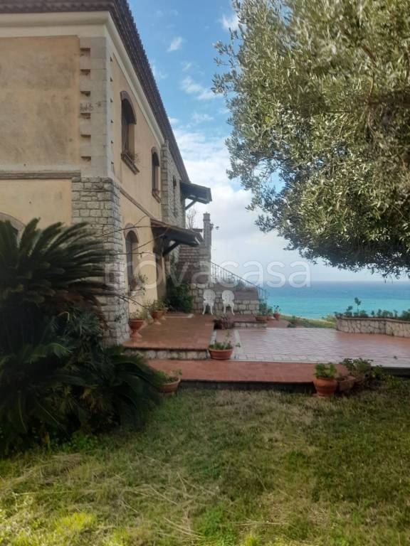 casa indipendente in vendita a Belvedere Marittimo