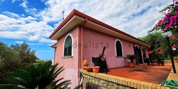 casa indipendente in vendita a Belvedere Marittimo