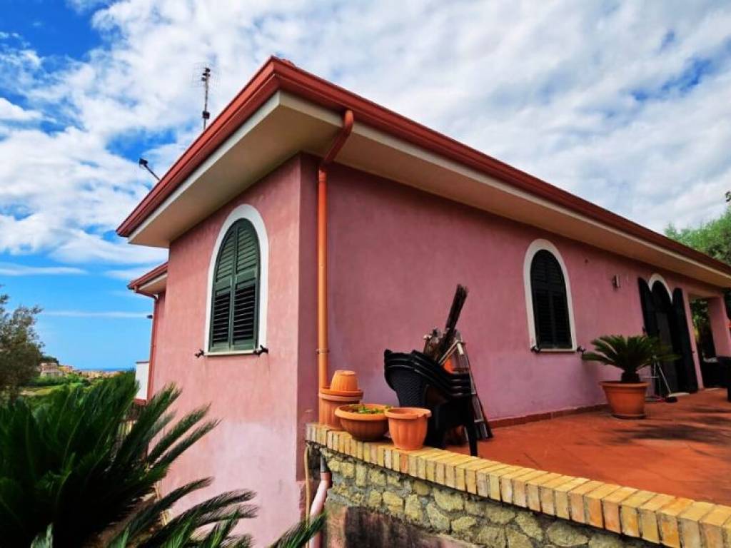 casa indipendente in vendita a Belvedere Marittimo