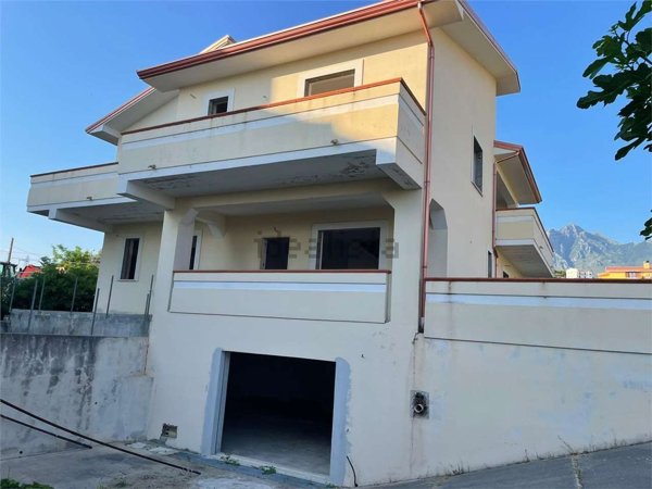 casa indipendente in vendita a Belvedere Marittimo