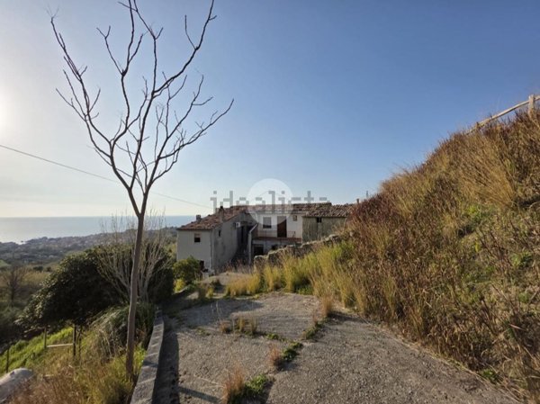 casa indipendente in vendita a Belvedere Marittimo