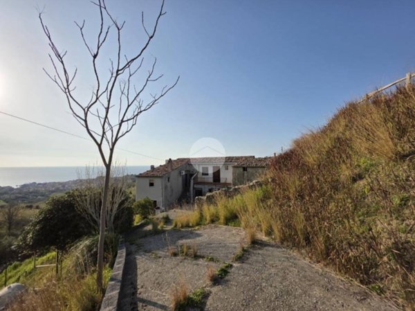 casa indipendente in vendita a Belvedere Marittimo