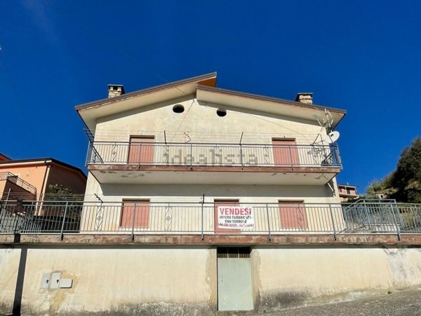 casa indipendente in vendita a Belvedere Marittimo