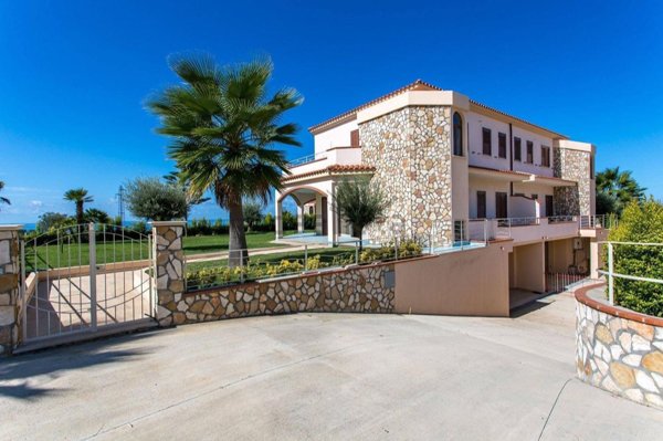 casa indipendente in vendita a Belvedere Marittimo