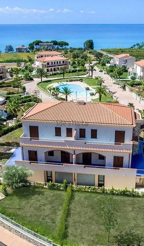 casa indipendente in vendita a Belvedere Marittimo