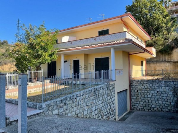 casa indipendente in vendita a Belvedere Marittimo