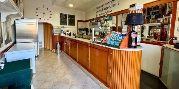 locale commerciale in vendita a Belvedere Marittimo