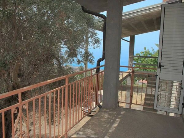 casa indipendente in vendita a Belvedere Marittimo