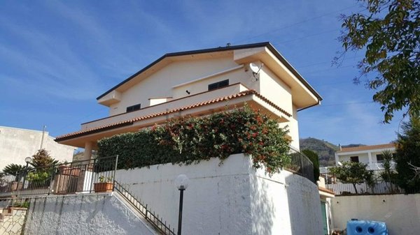 casa indipendente in vendita a Belvedere Marittimo