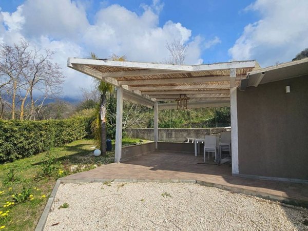 casa indipendente in vendita a Belvedere Marittimo