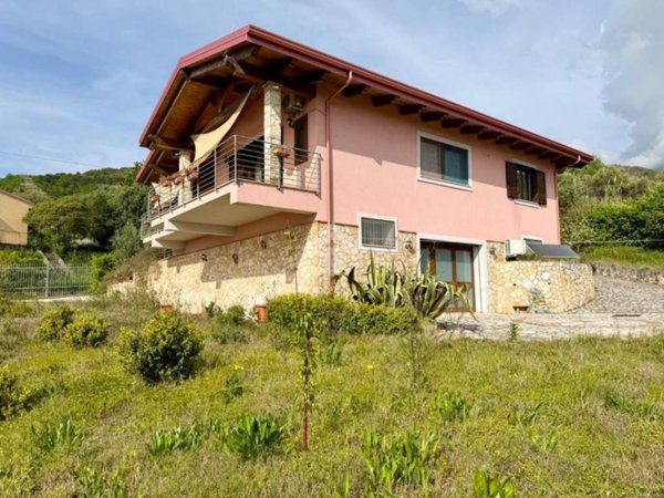 casa indipendente in vendita a Belvedere Marittimo