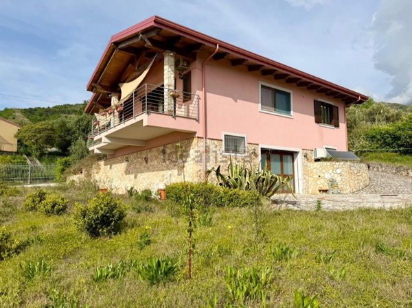 casa indipendente in vendita a Belvedere Marittimo