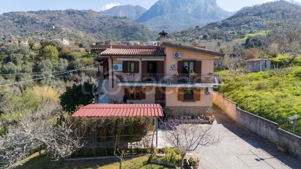 casa indipendente in vendita a Belvedere Marittimo