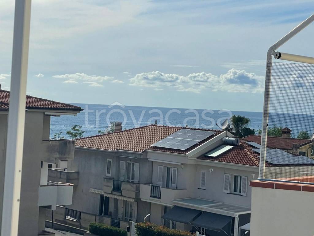 casa indipendente in vendita a Belvedere Marittimo
